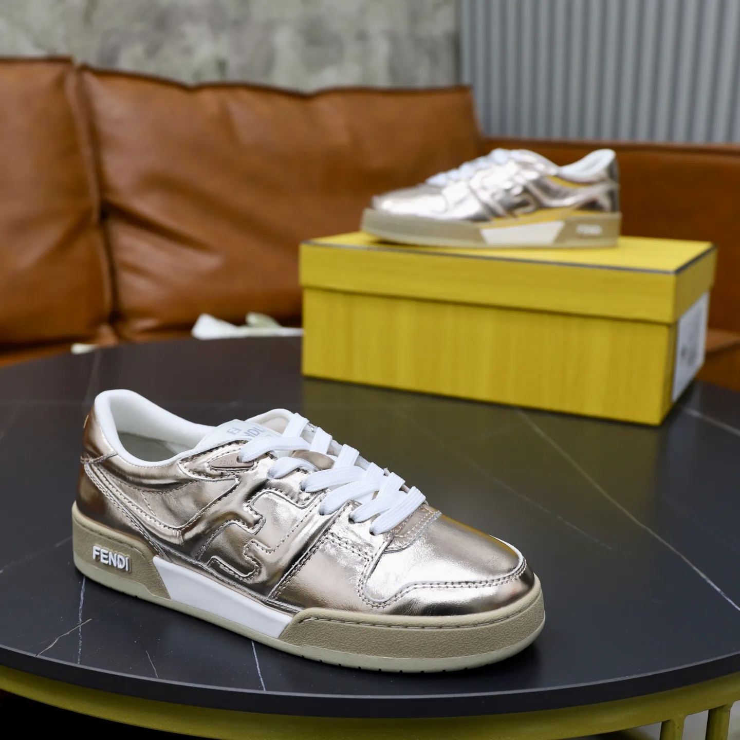 Ex-factory price: 640🔥Couple model (top original order) Brand: FENDI Size: 35-44 (customized for men 38 and 45) Grade: original order quality High version Material: Imported original cowhide stitching ➕ High-quality and comfortable lining Original TPU lightweight anti-slip outsole Style category: Travel fashion casual shoes Versatile trend